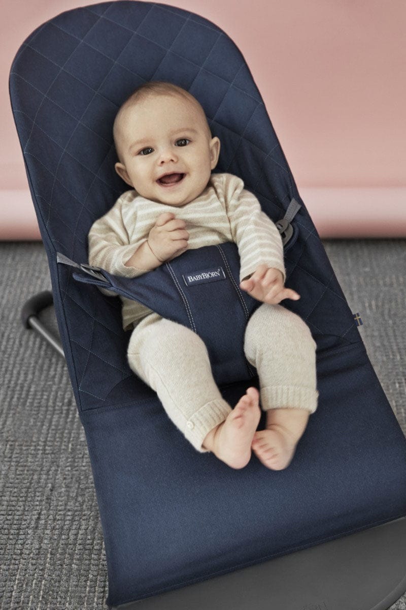 BabyBjörn Bouncer Bliss, Dark Gray Frame Classic Quilt Woven - Midnight Blue - 006115US