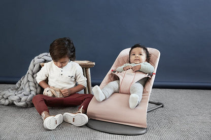 BabyBjörn Bouncer Bliss, Dark Gray Frame Classic Quilt Woven - Old Rose - 006014US