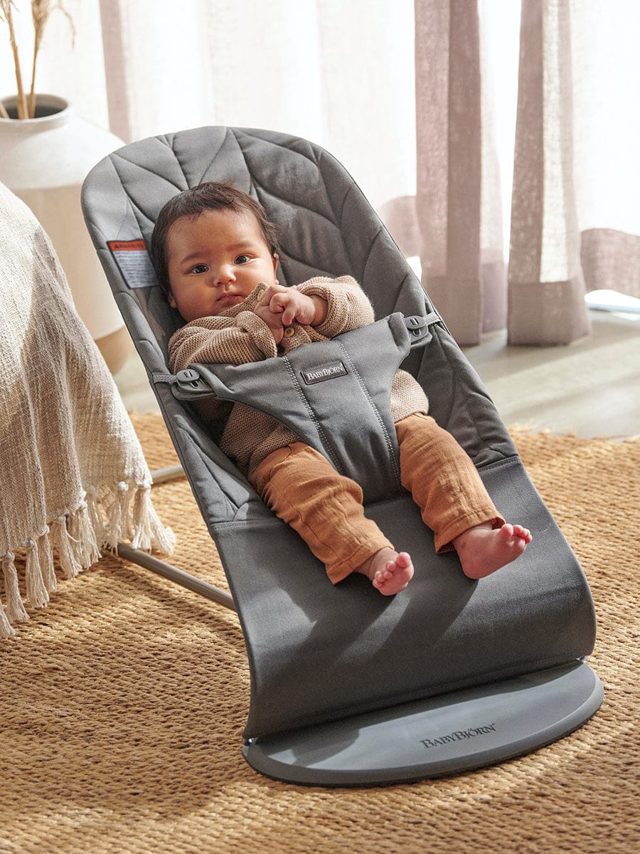 BabyBjörn Bouncer Bliss, Dark Gray Frame Petal Quilt Woven - Anthracite - 006226US
