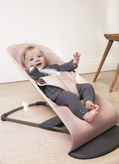 BabyBjörn Bouncer Bliss, Dark Gray Frame Classic Quilt Cotton Old Rose