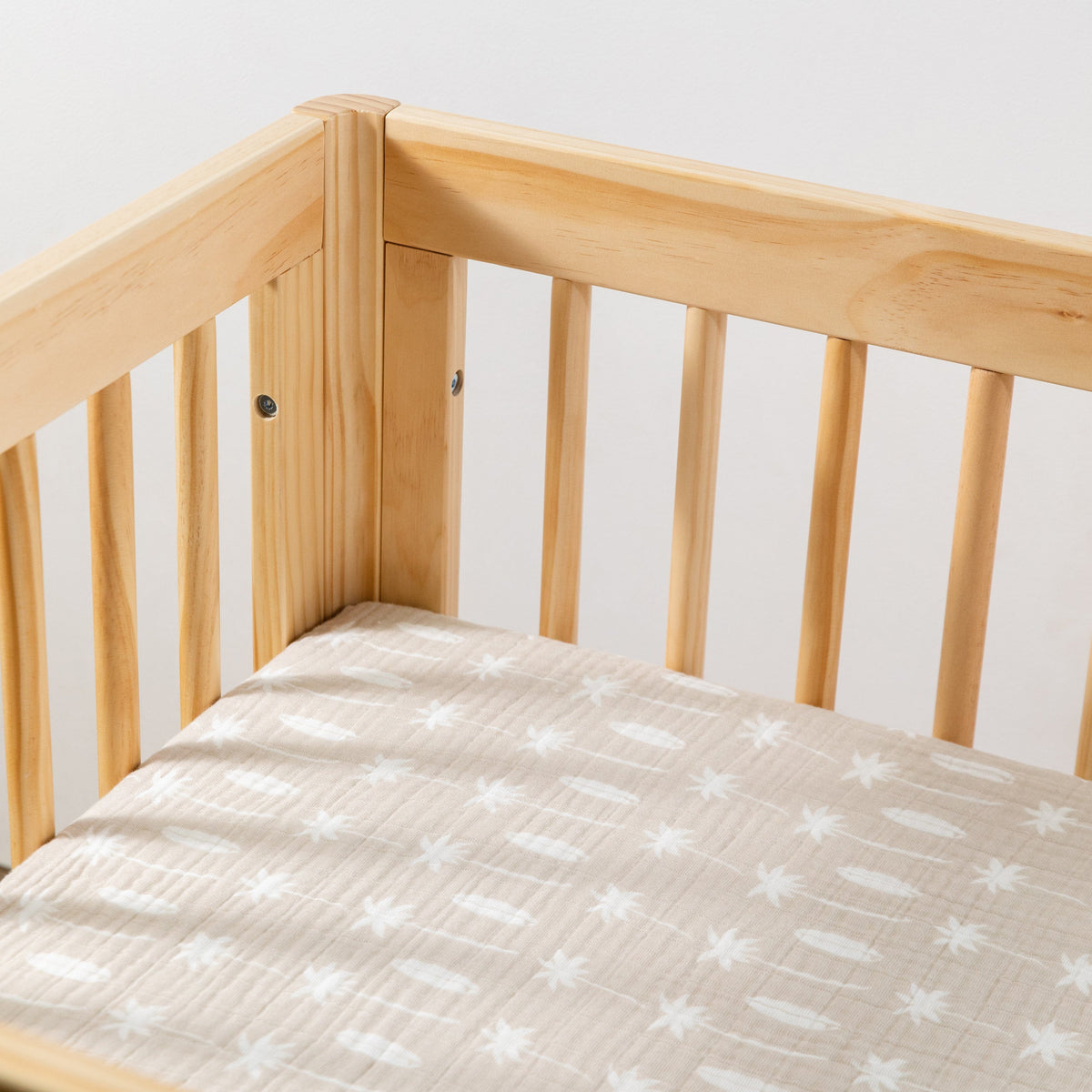 Babyletto All-Stages Midi Crib Sheet in GOTS Certified Organic Muslin Cotton - Beach Bum - T27033
