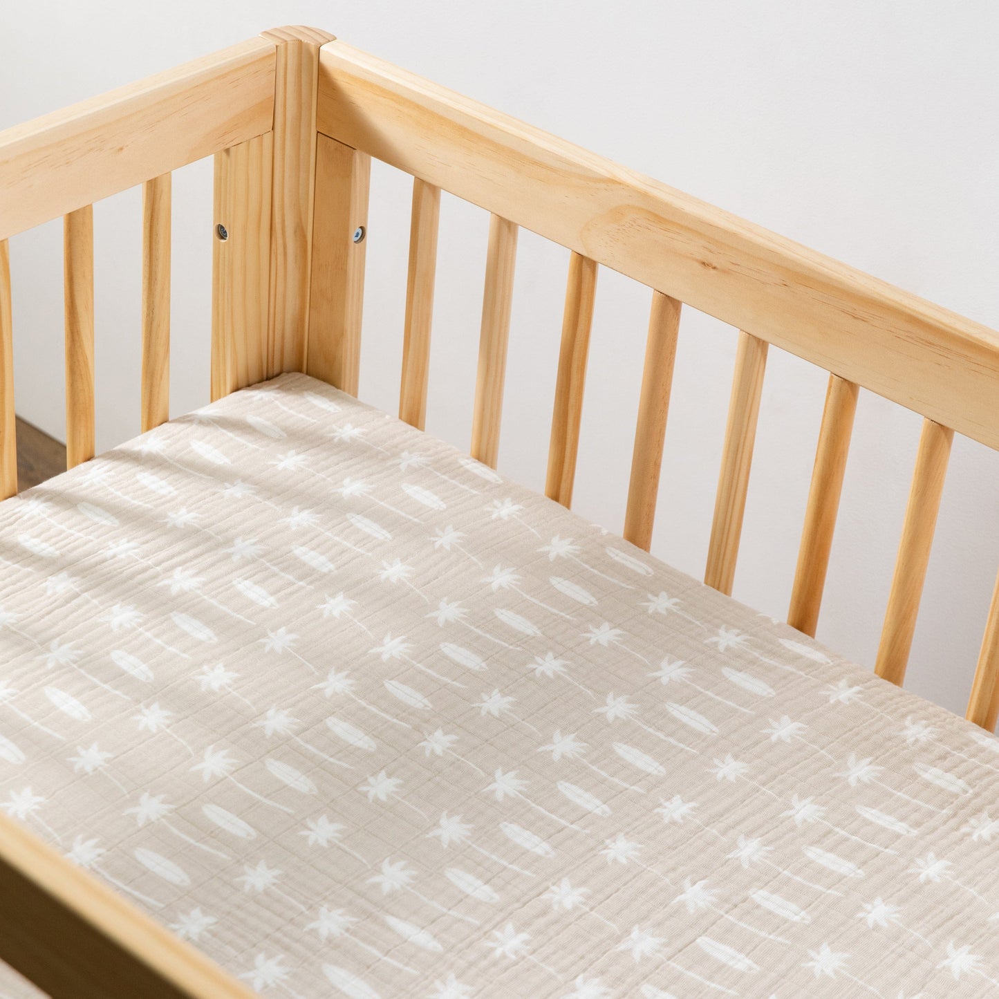 Babyletto All-Stages Midi Crib Sheet in GOTS Certified Organic Muslin Cotton - Beach Bum - T27033