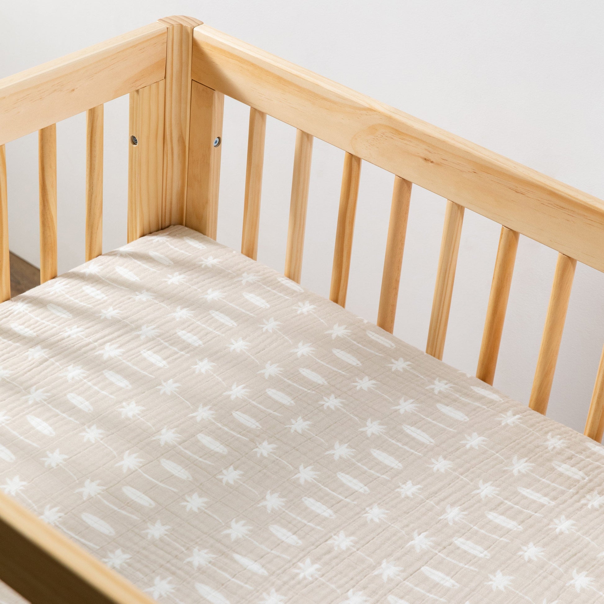 Babyletto All-Stages Midi Crib Sheet in GOTS Certified Organic Muslin Cotton - Beach Bum - T27033