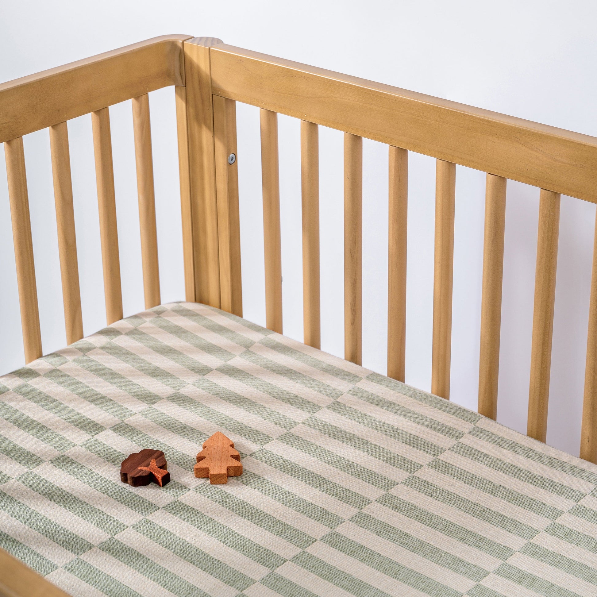 Babyletto All-Stages Midi Crib Sheet in GOTS Certified Organic Muslin Cotton - Moss Stripe - T30533