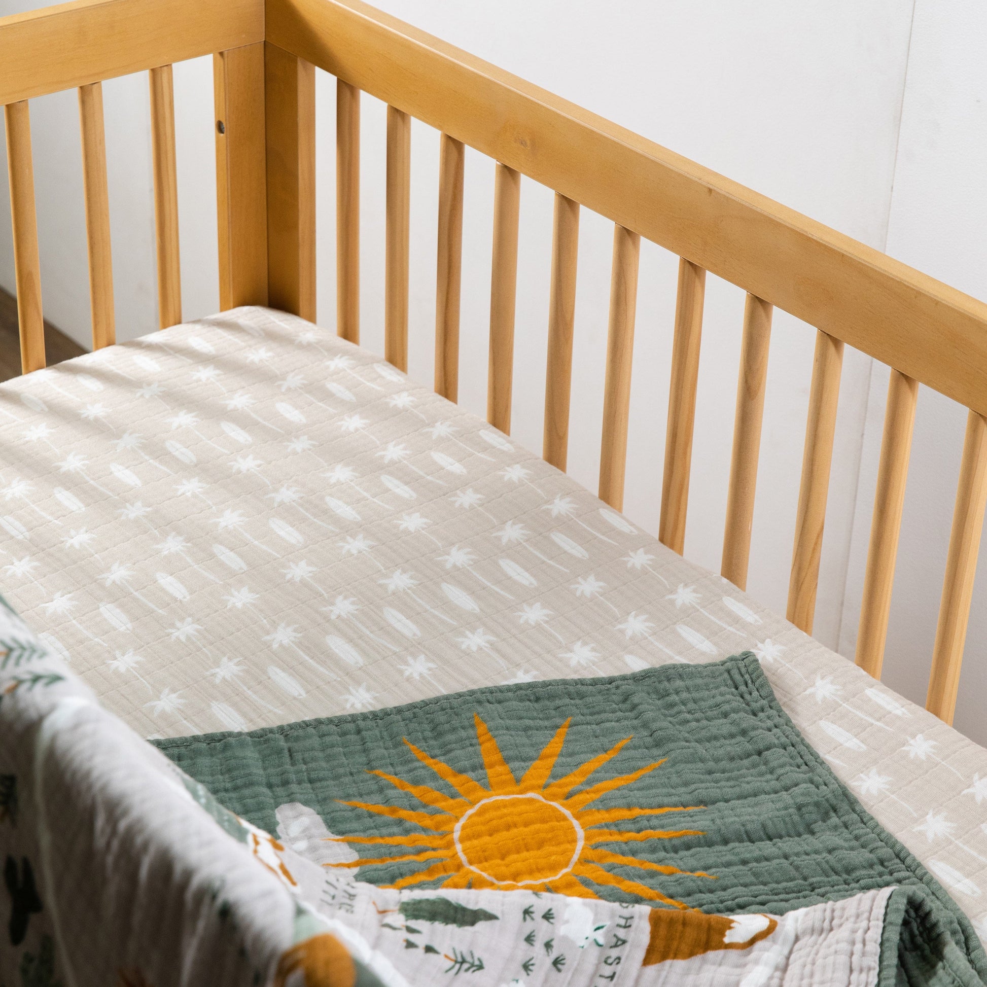 Babyletto Crib Sheet in GOTS Certified Organic Muslin Cotton-Beach Bum - T27035