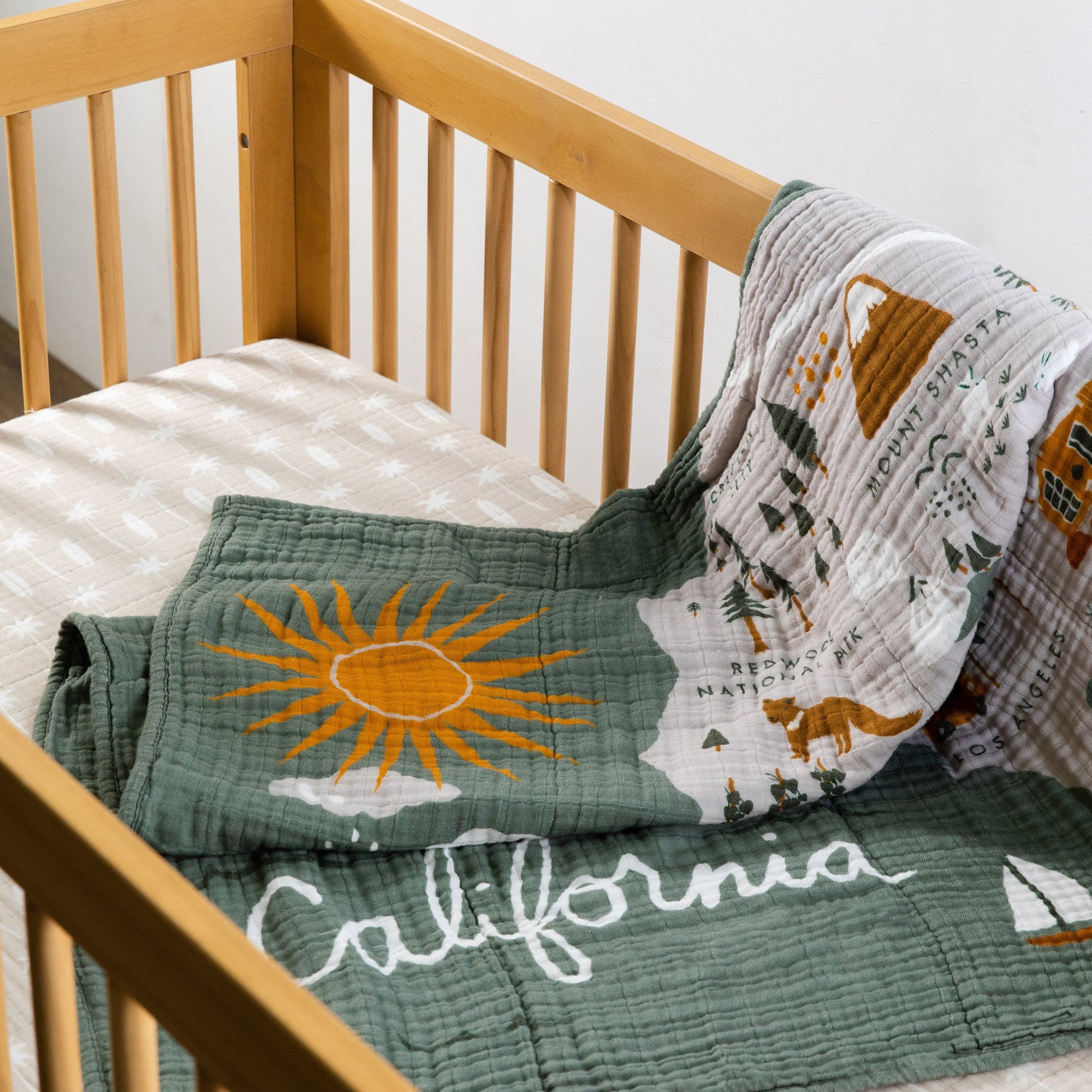 Babyletto Crib Sheet in GOTS Certified Organic Muslin Cotton-Beach Bum - T27035