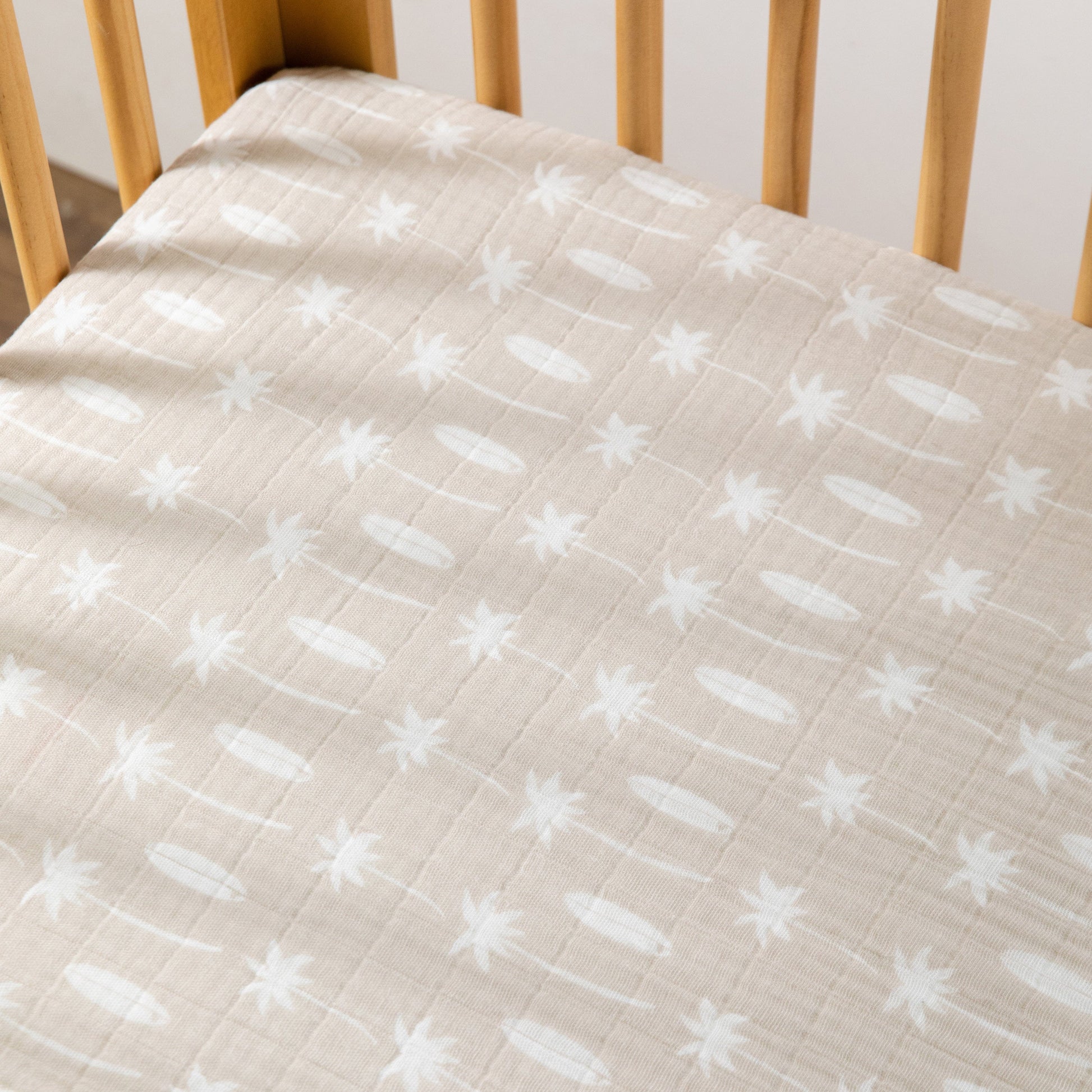 Babyletto Crib Sheet in GOTS Certified Organic Muslin Cotton-Beach Bum - T27035