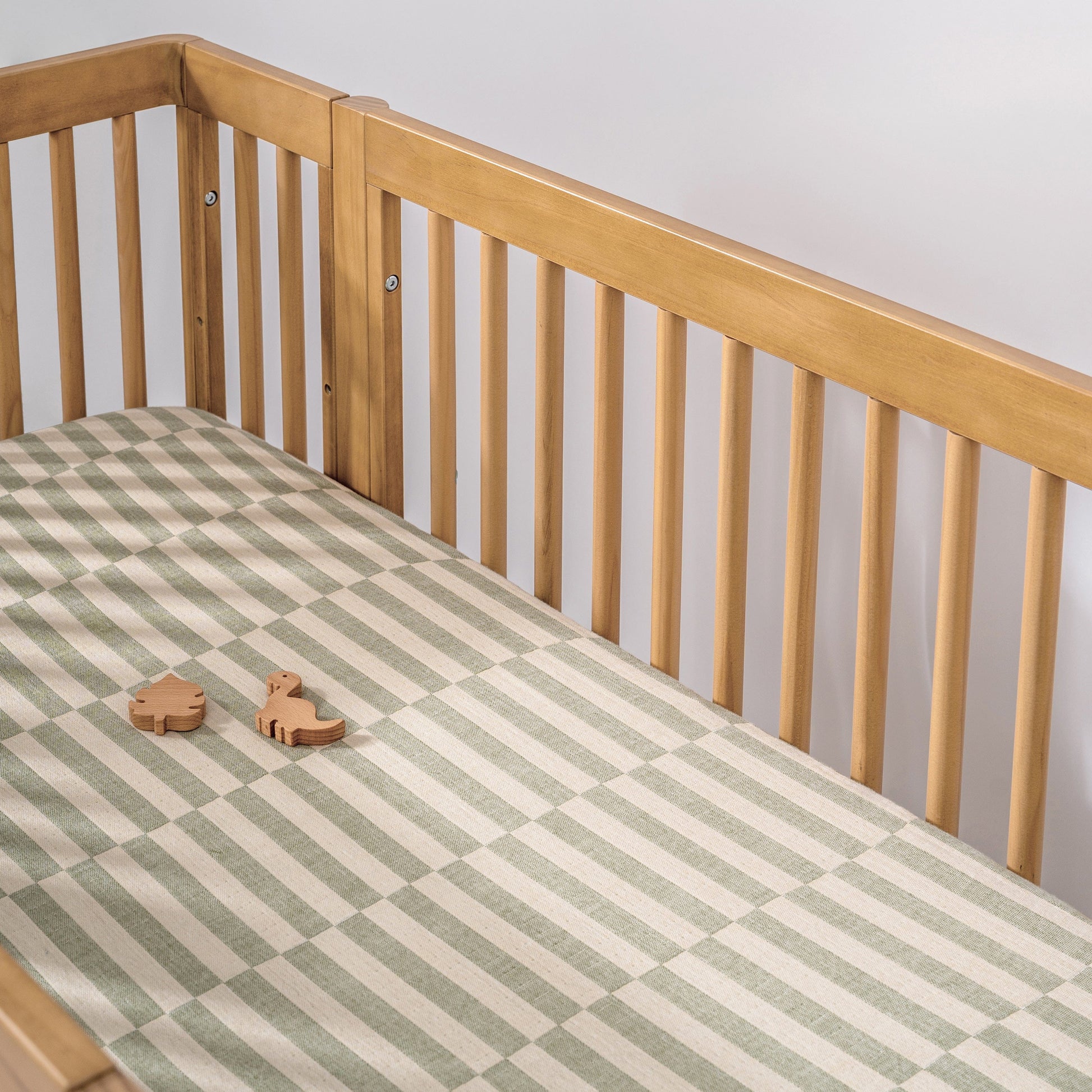Babyletto Crib Sheet in GOTS Certified Organic Muslin Cotton-Moss Stripe - T30535