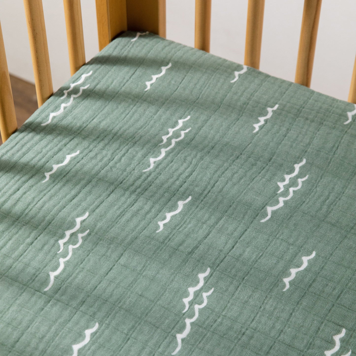 Babyletto Crib Sheet in GOTS Certified Organic Muslin Cotton-Ocean Waves - T27135