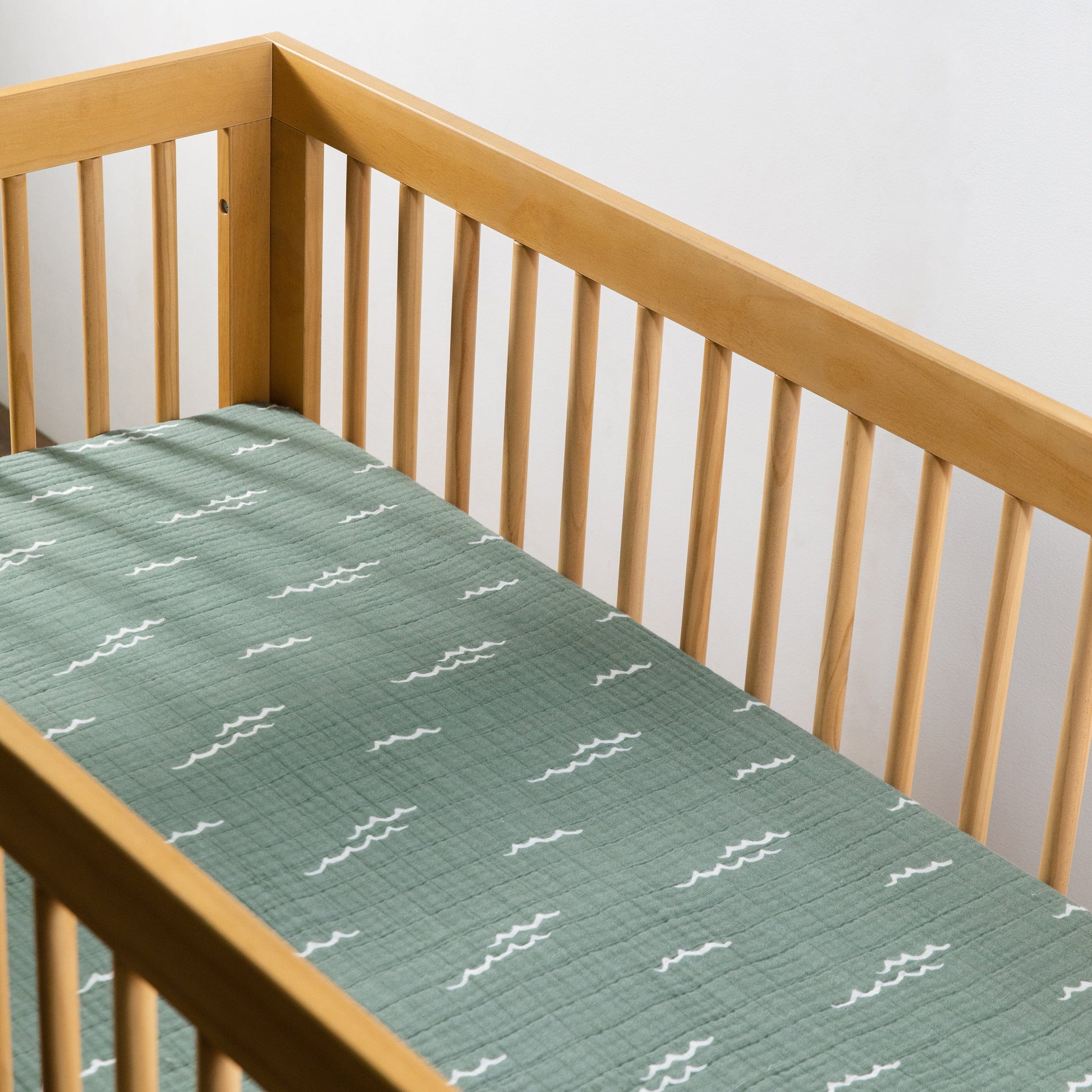 Babyletto Crib Sheet in GOTS Certified Organic Muslin Cotton-Ocean Waves - T27135