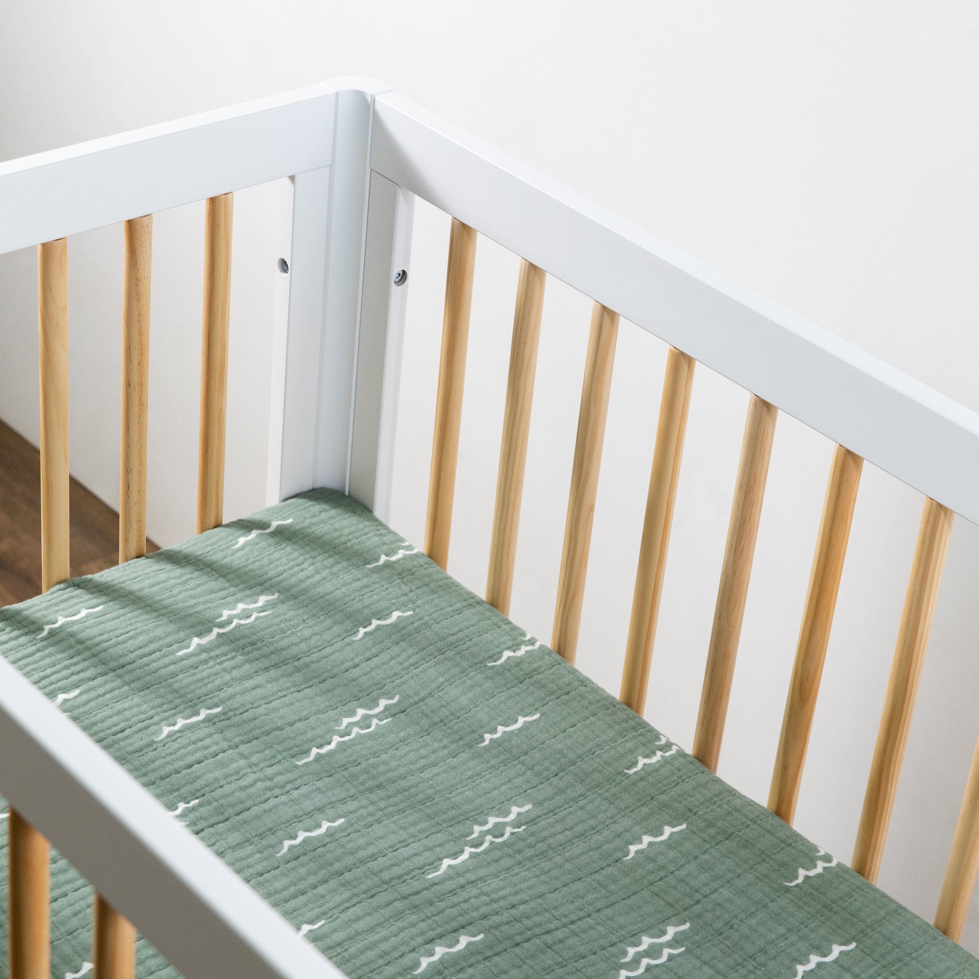 Babyletto Mini Crib Sheet in GOTS Certified Organic Muslin Cotton - Ocean Waves - T27136