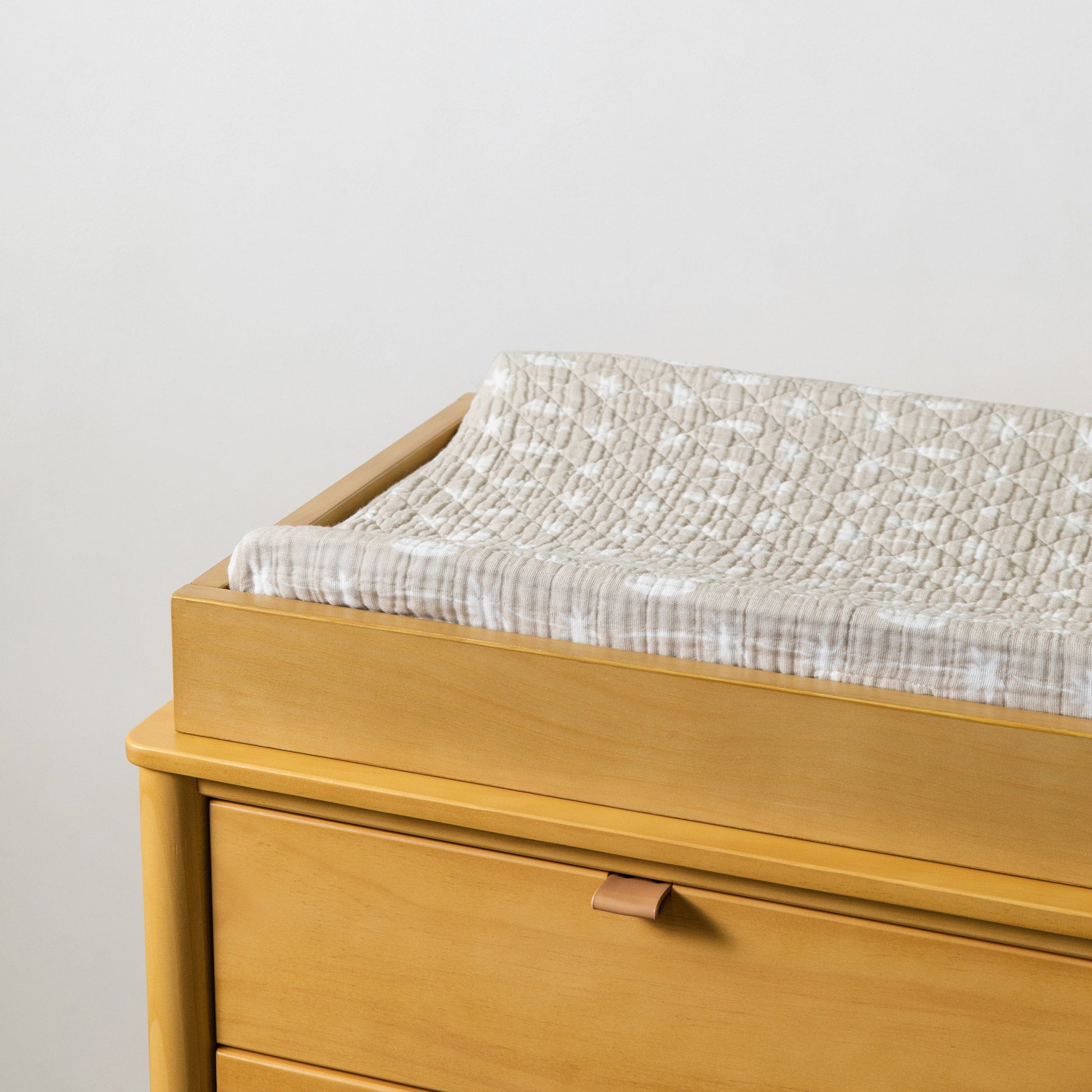 Babyletto Quilted Changing Pad Cover in GOTS Certified Organic Muslin Cotton - Beach Bum - T27037