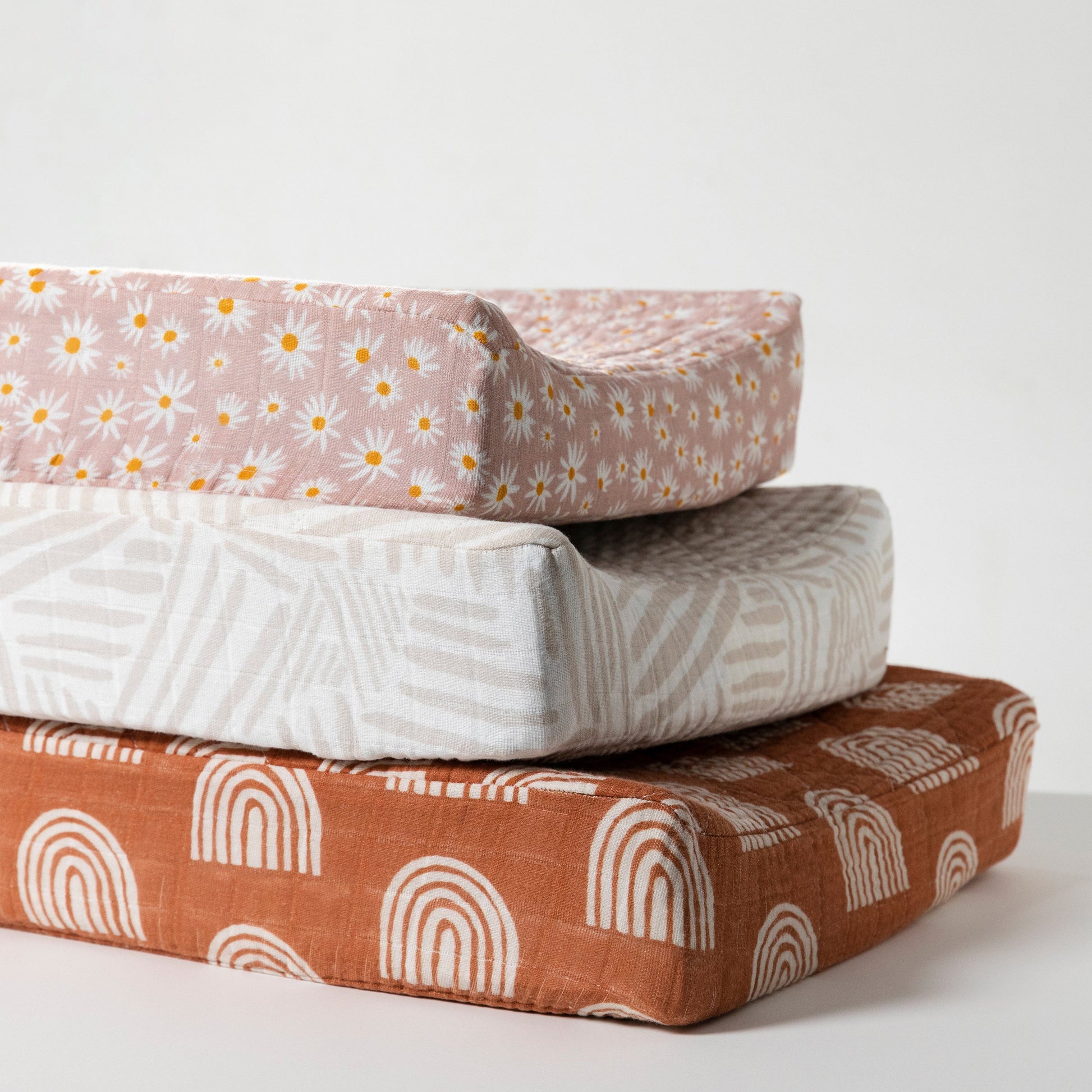 Babyletto Quilted Changing Pad Cover in GOTS Certified Organic Muslin Cotton - Daisy - T28037