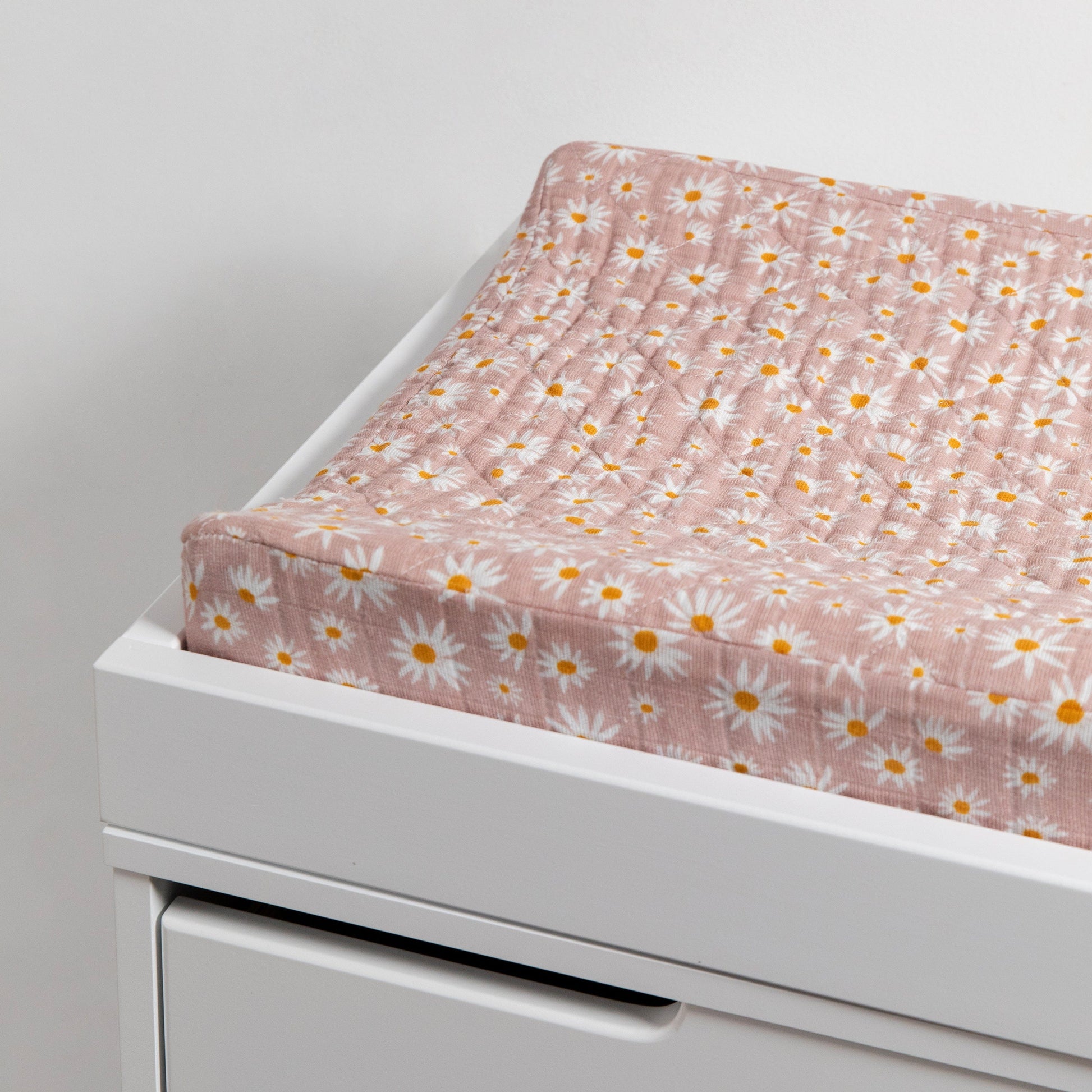 Babyletto Quilted Changing Pad Cover in GOTS Certified Organic Muslin Cotton - Daisy - T28037