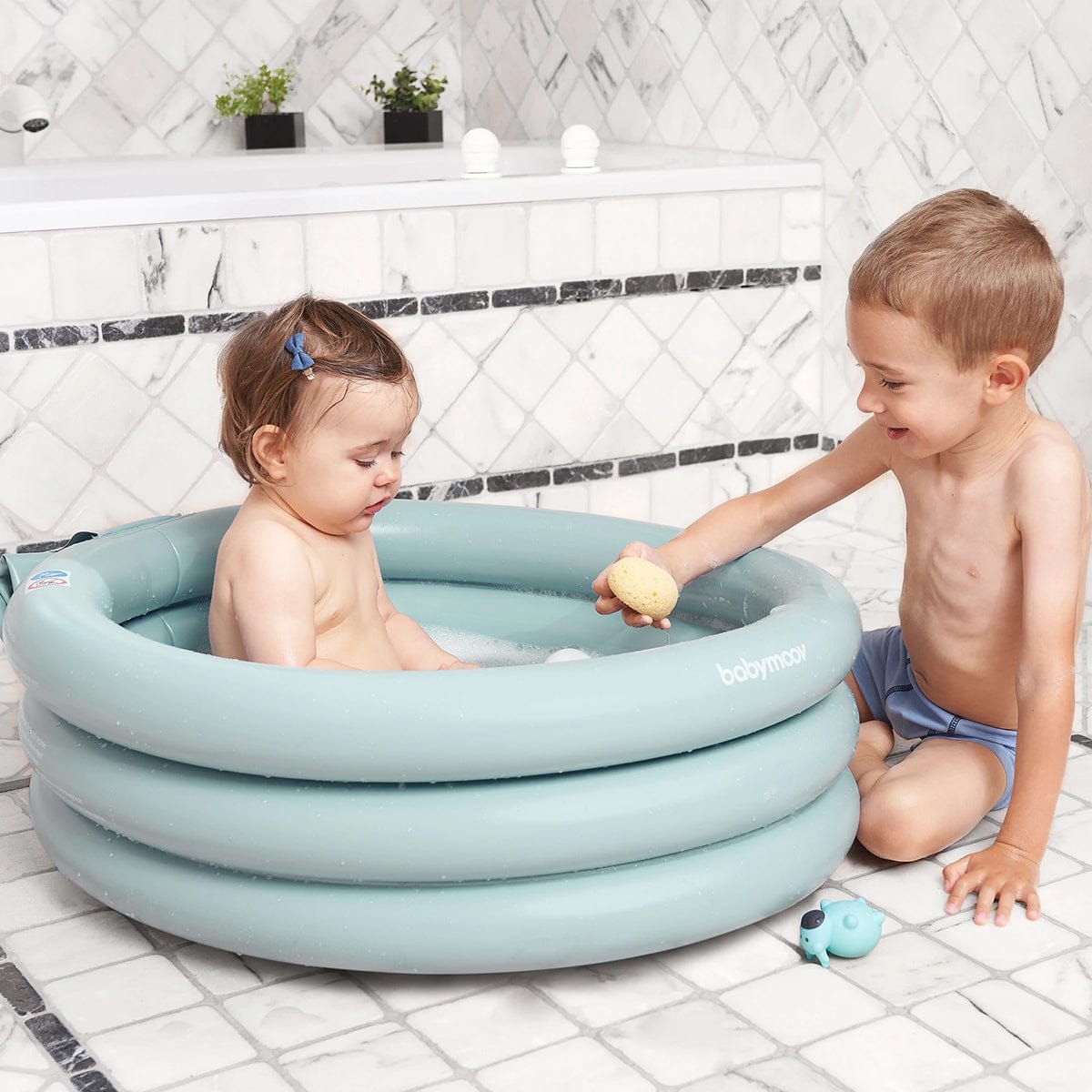 Babymoov Inflatable Bathtub and Kiddie Pool All In One - A019410