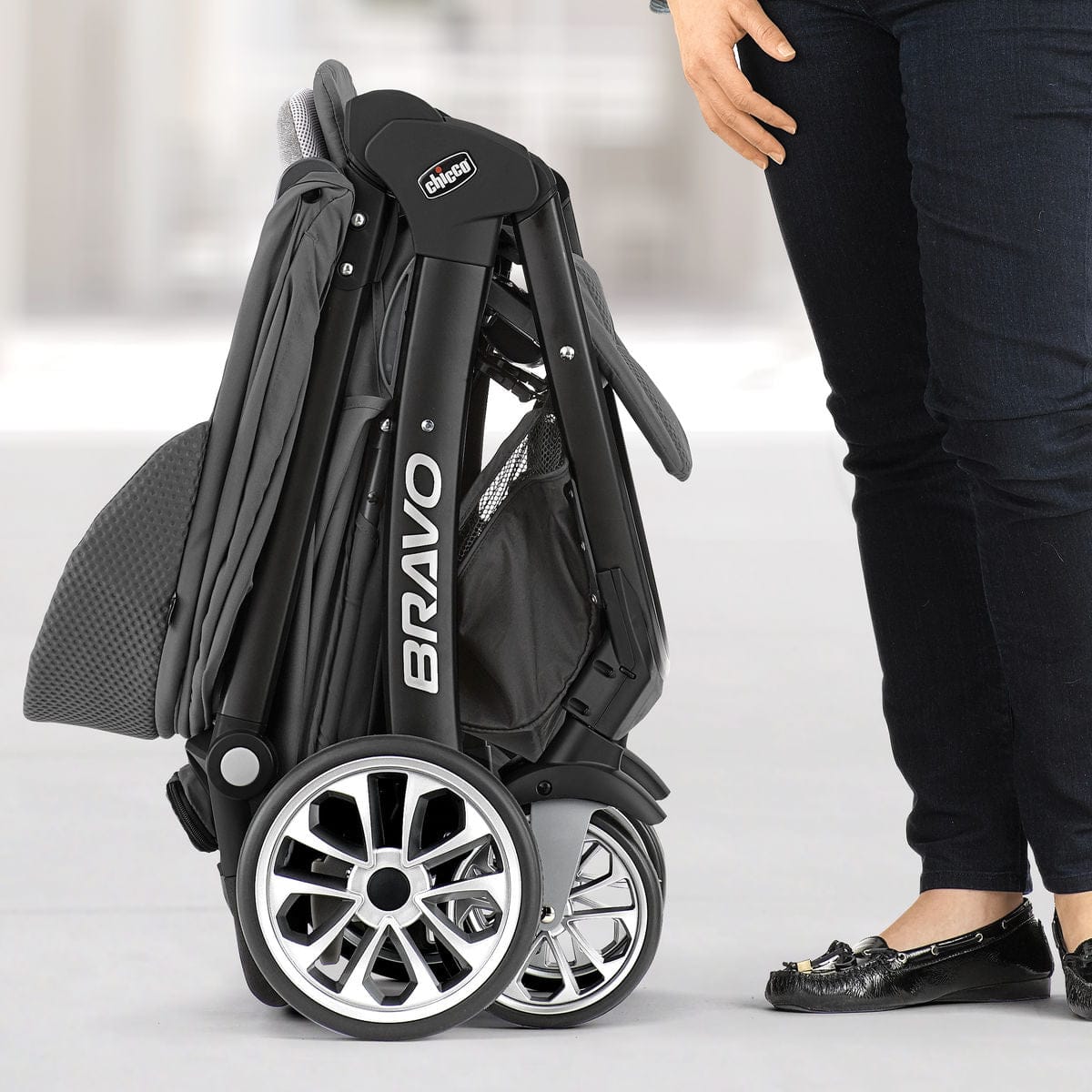 Chicco Bravo LE Trio Travel System - Silhouette - 05079224330070