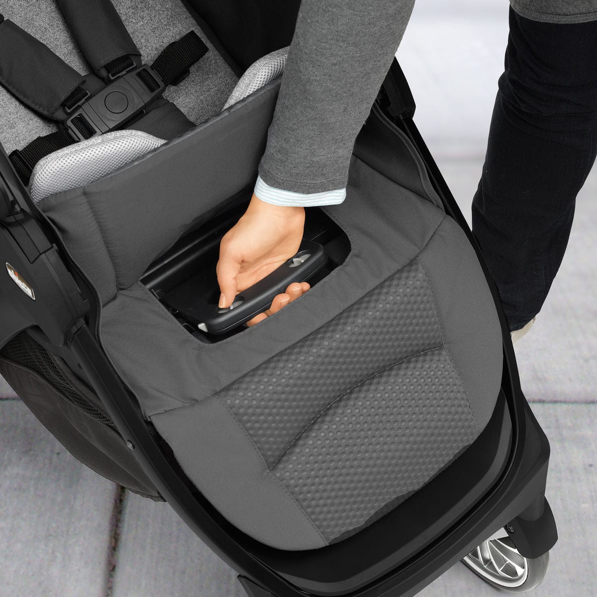 Chicco Bravo LE Trio Travel System - Silhouette - 05079224330070