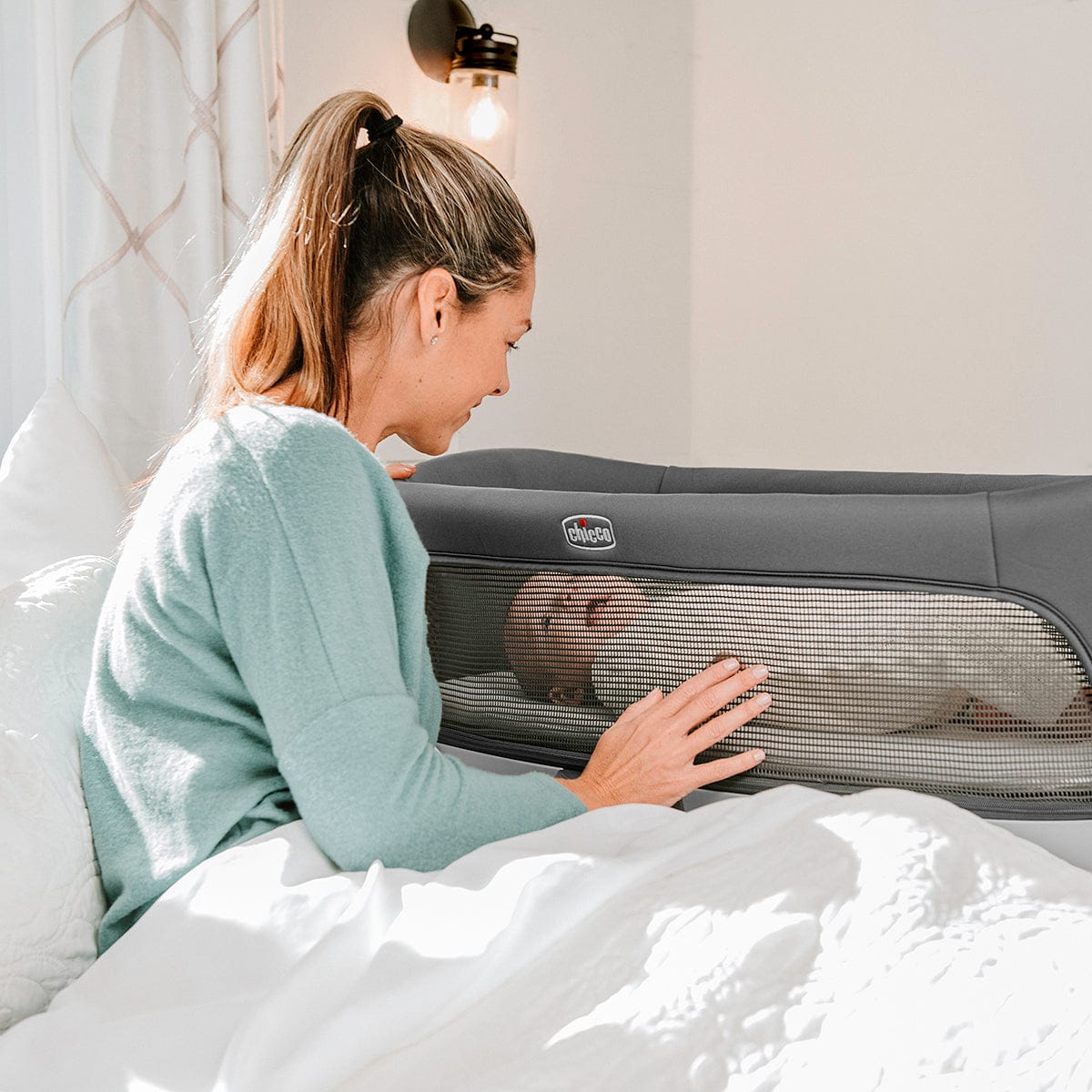 Chicco Close To You SE Bedside Bassinet - Charcoal - 00079641940070