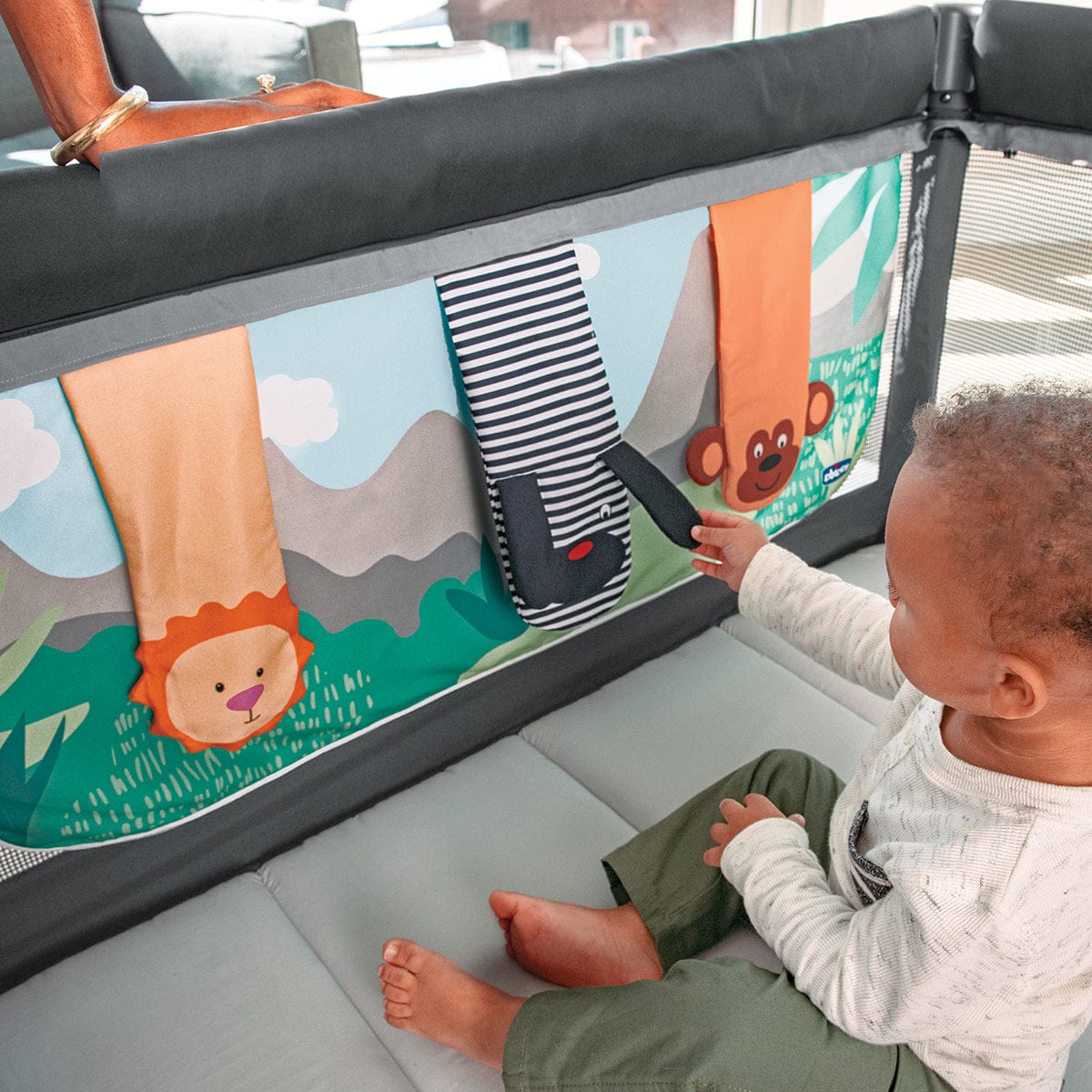 Chicco Dash Playard Play Panel - Safari - 05087014660070