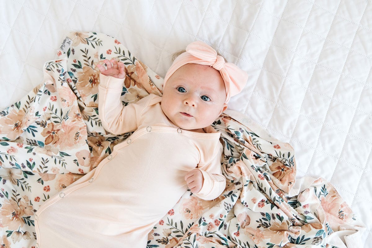 Copper Pearl Newborn Knotted Gown - Blush - X002FR37WF