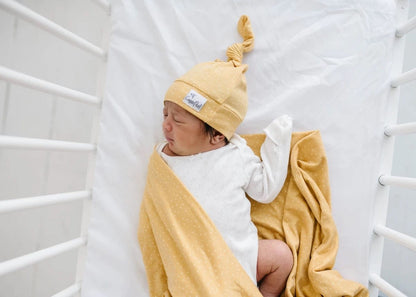 Copper Pearl Newborn Top Knot Hat - Marigold - X002BFISQB