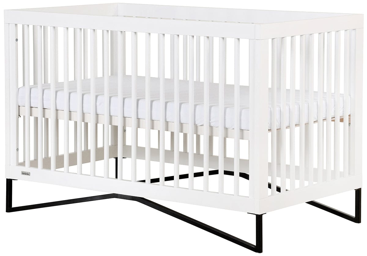 dadada Kenton 3-in-1 Convertible Crib - White / Black - 10941