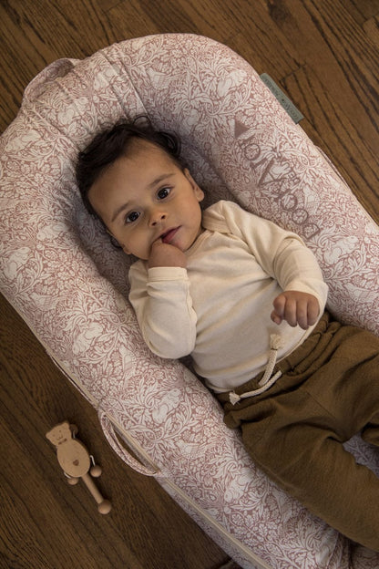 DockATot x William Morris Deluxe+ Dock - Brer Rabbit - 10361-DOCK