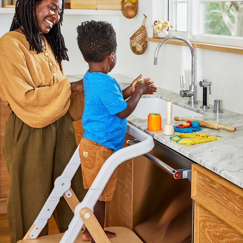 Ergobaby Evolve High Chair + Kitchen Tower Bundle - Natural Wood - EVLHCLTWD-EVLHCKHLTWD