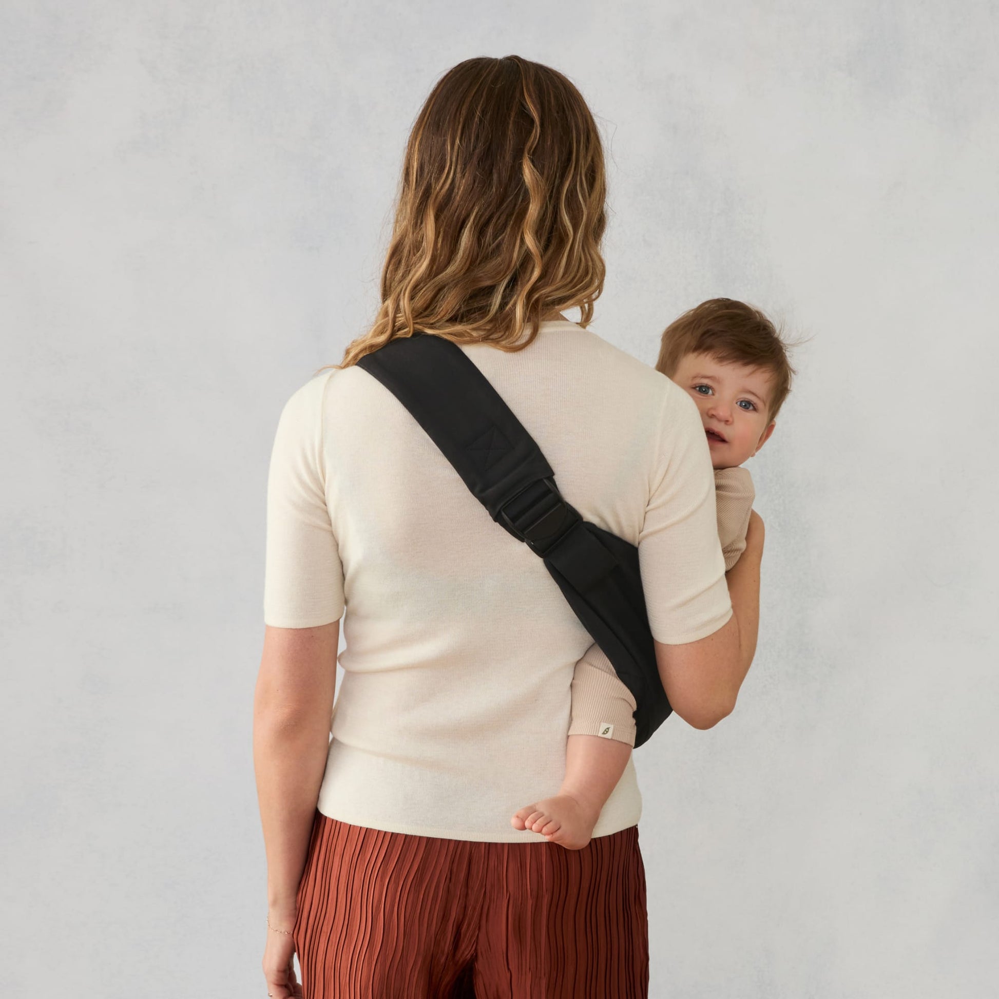 Ergobaby Upsie Toddler Sling Carrier - Onyx Black - BCUPSLIONYX