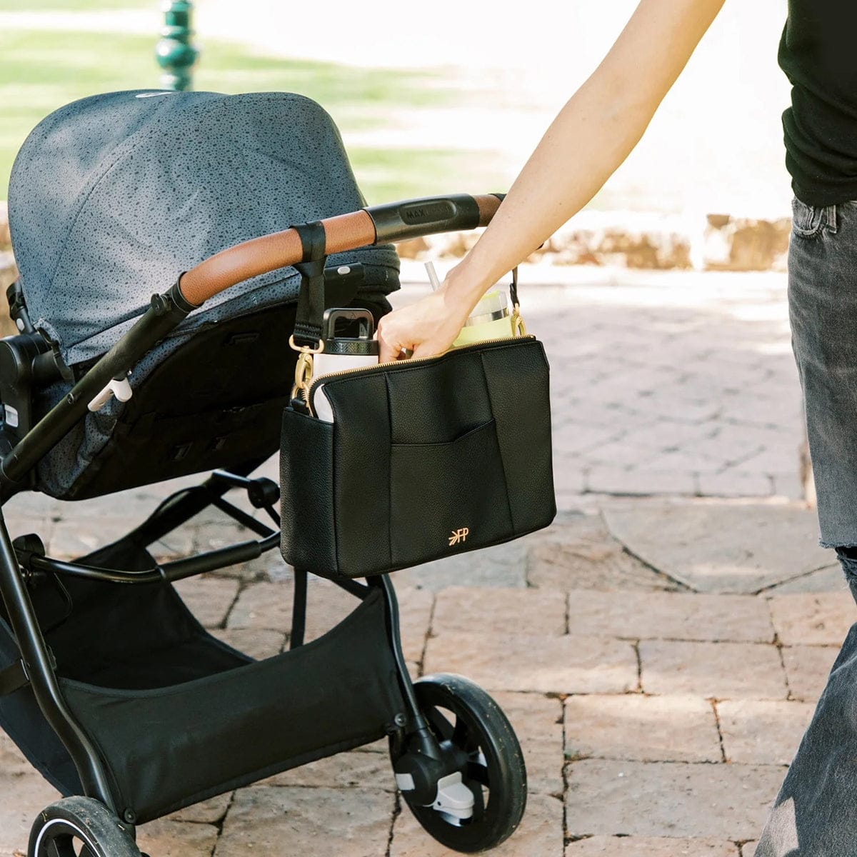 Freshly Picked Classic Stroller Caddy - Ebony - DBCDCPNEBO-V1
