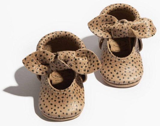 Freshly Picked Knotted Bow Moccasins Mini Sole V2, Size 4 - Almond Speckles - M2KBALMSPK04