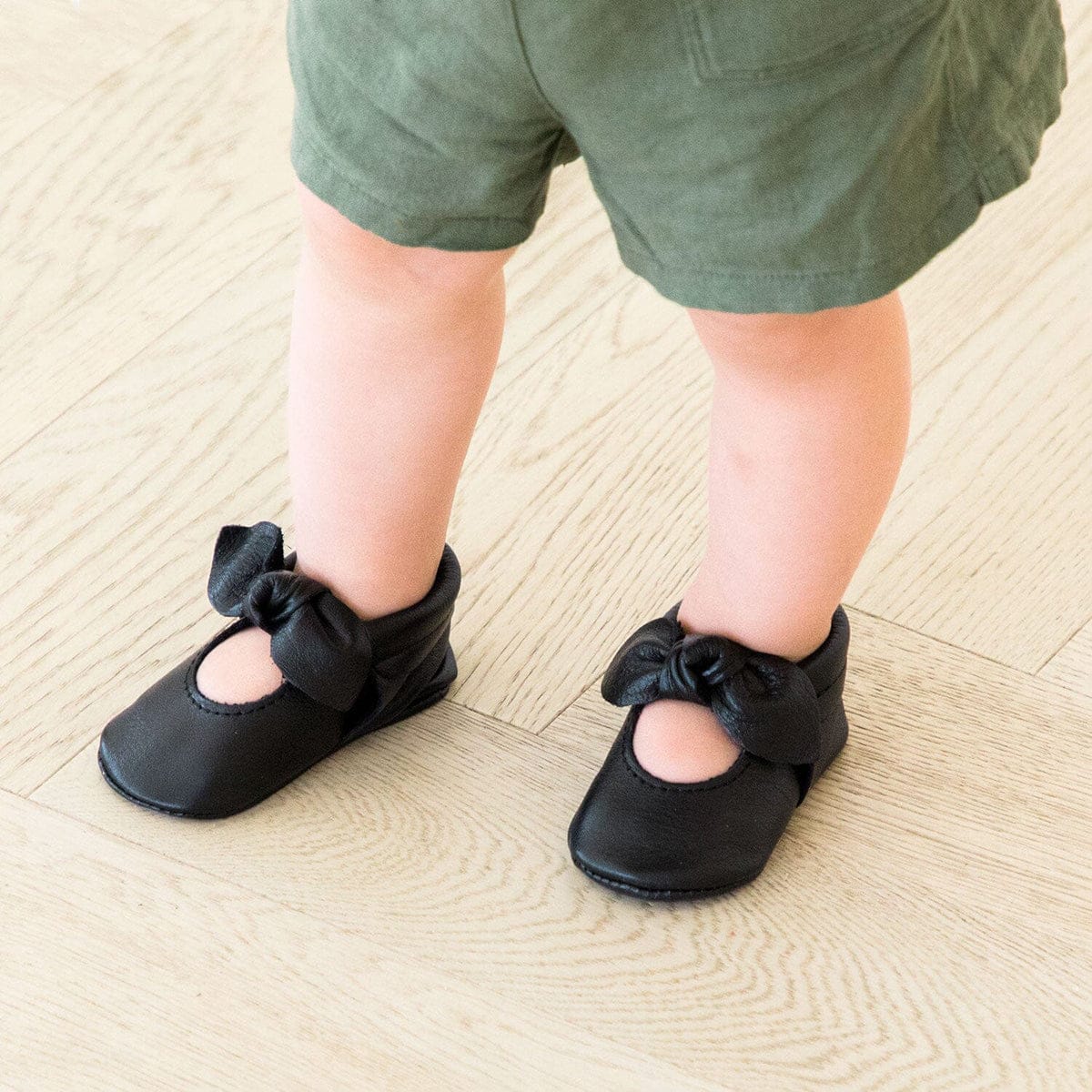 Freshly Picked Knotted Bow Moccasins, Size 2 - Ebony - SSKBEBONYY02
