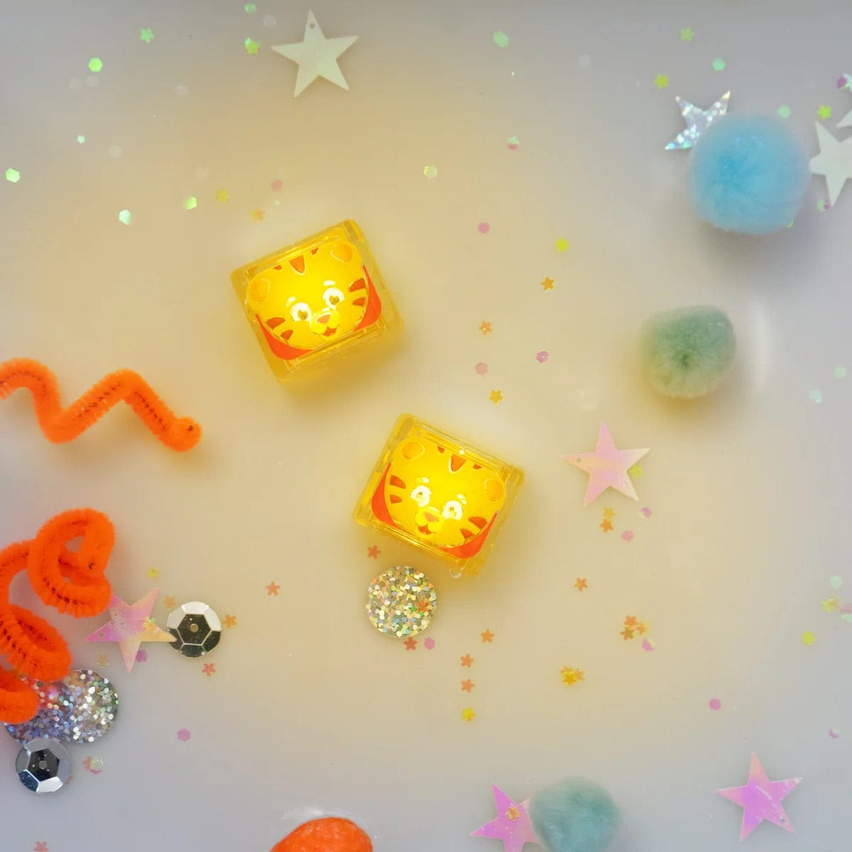 Glo Pals Light Up Cube Bath Toys - Daniel Tiger - gp-fin-4pk-dtiger
