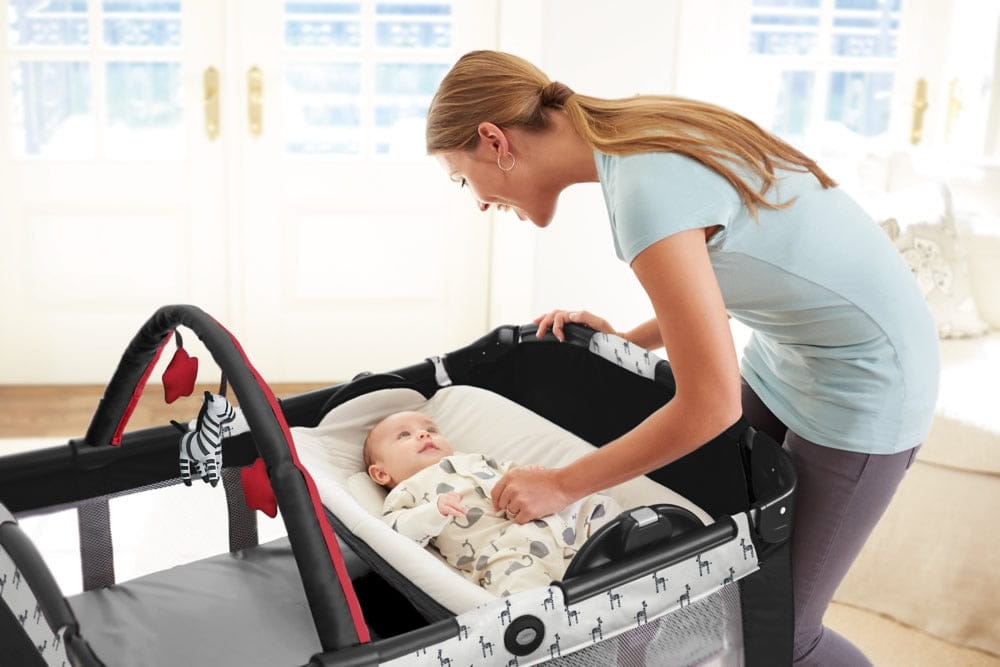 Graco Pack 'n Play Reversible Napper & Changer Playard LX - Zink