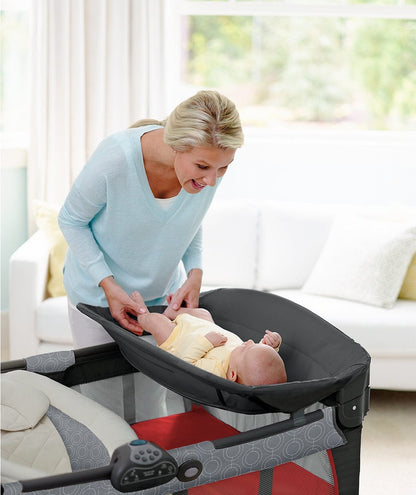 Graco Pack 'n Play with Newborn Napper DLX - Solar - 1966127