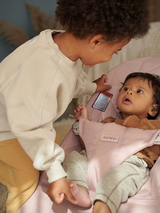 BabyBjörn Bouncer Bliss, Light Gray Frame Petal Pink - 006222US