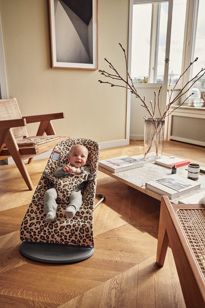 BabyBjörn Bouncer Bliss, Dark Gray Frame Classic Quilt Cotton Beige Leopard