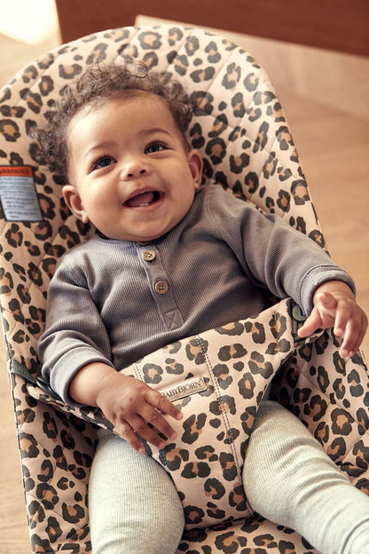 BabyBjörn Bouncer Bliss, Dark Gray Frame Classic Quilt Cotton Beige Leopard