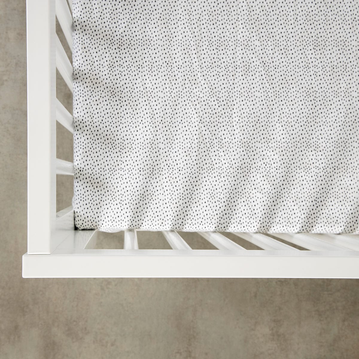 dadada Kenton 3-in-1 Convertible Crib - White / Black - 10941