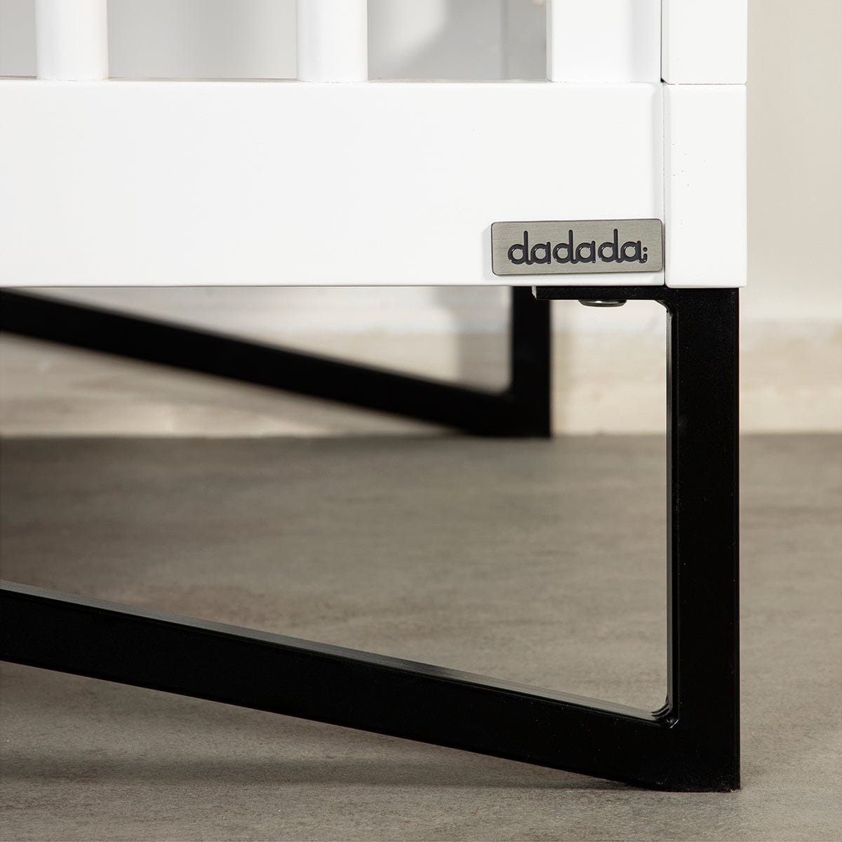 dadada Kenton 3-in-1 Convertible Crib - White / Black - 10941