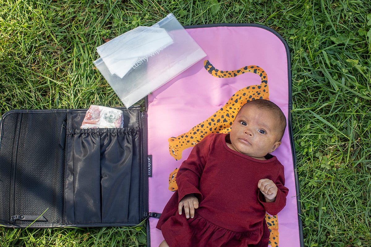 DockATot Clutch Changer - Chic Signature