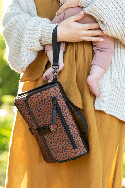 DockATot Clutch Changer - Chic Signature