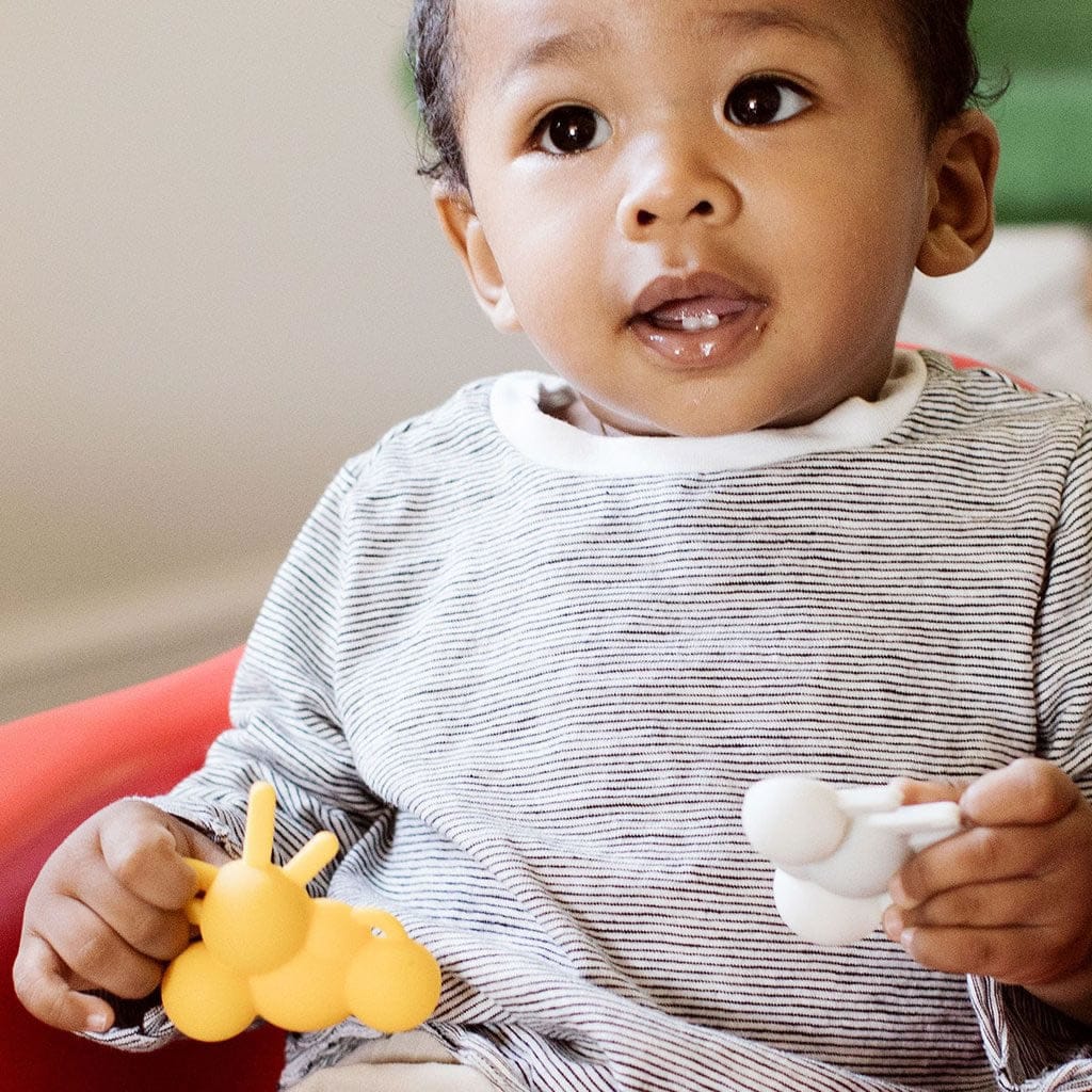 Doddle & Co. The Chew Poppable Teether - Looks like Rain