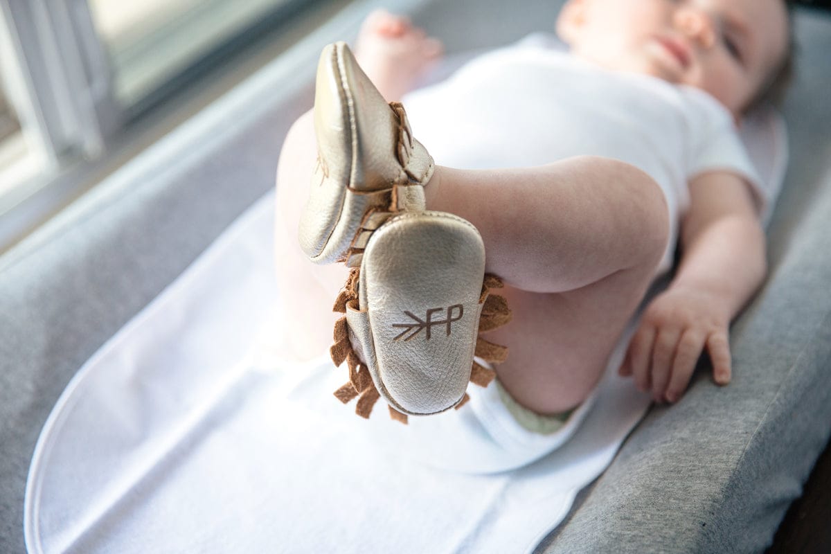 Freshly Picked Moccasins, Newborn - Platinum - FPN11009