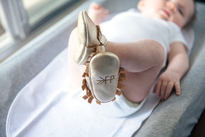 Freshly Picked Moccasins, Newborn - Platinum - FPN11009