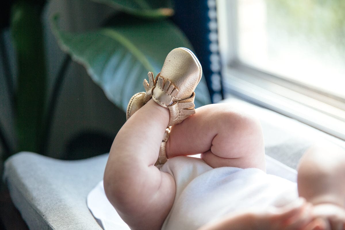 Freshly Picked Moccasins, Newborn - Platinum - FPN11009