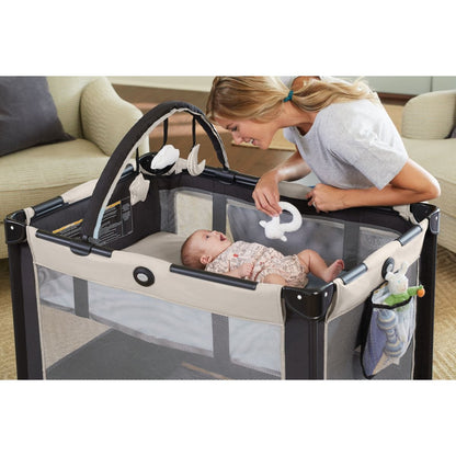 Graco Pack ?n Play On the Go Playard with Folding Bassinet - Twister