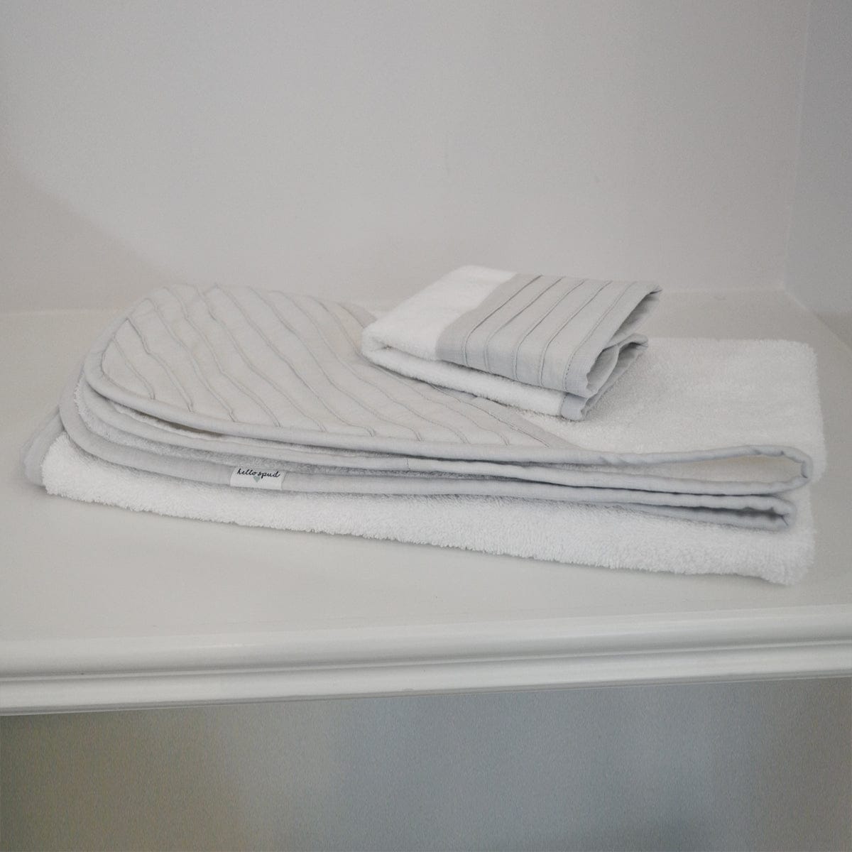 Hello Spud Organic Cotton Hooded Towel and Washcloth Set - Pintuck Gray - HS-TLST-000046