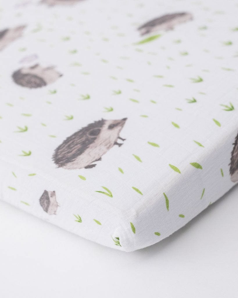 Little Unicorn Cotton Muslin Mini Crib Sheet - Hedgehog - UN0906