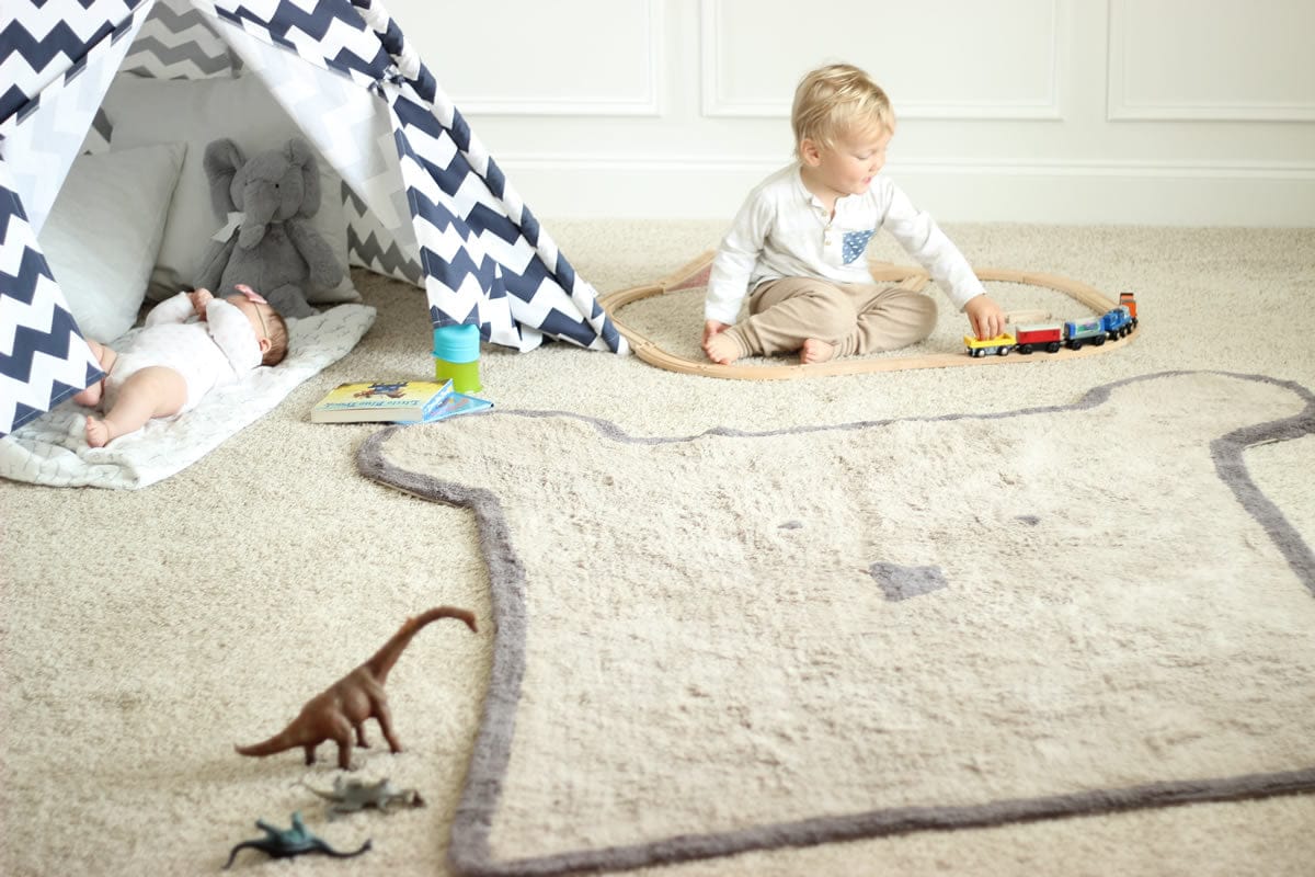 Lorena Canals Bear Silhouette Rug (4' x 5' 3") - C-BEAR